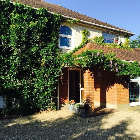 Hampreston Stapehill Lodge B&B מראה חיצוני תמונה