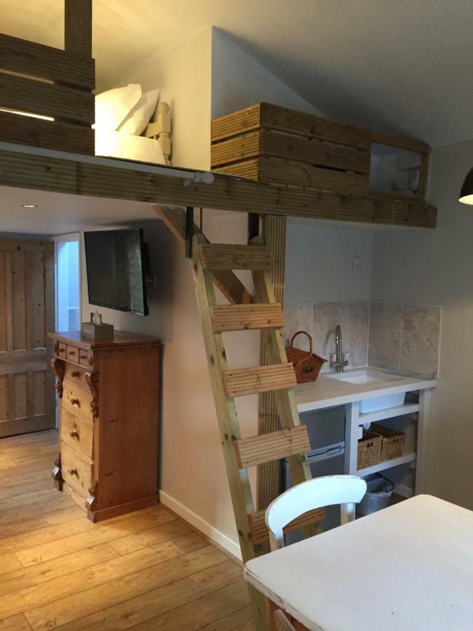 Hampreston Stapehill Lodge B&B מראה חיצוני תמונה