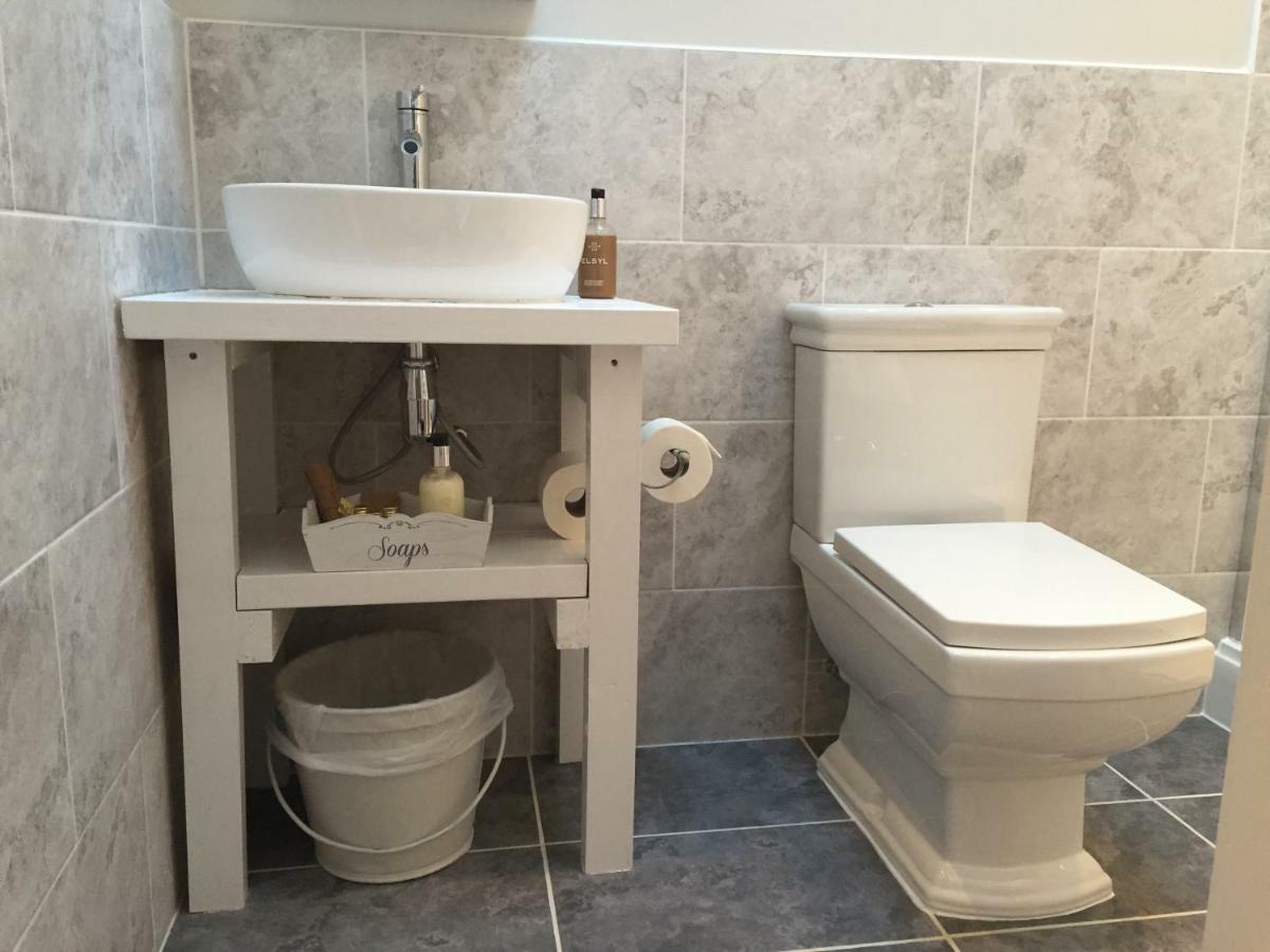 Hampreston Stapehill Lodge B&B מראה חיצוני תמונה