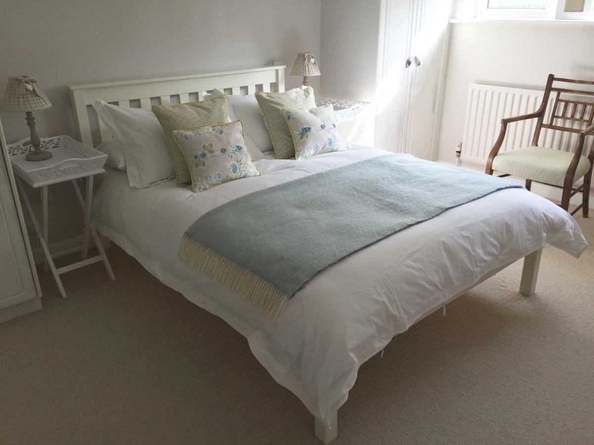 Hampreston Stapehill Lodge B&B מראה חיצוני תמונה