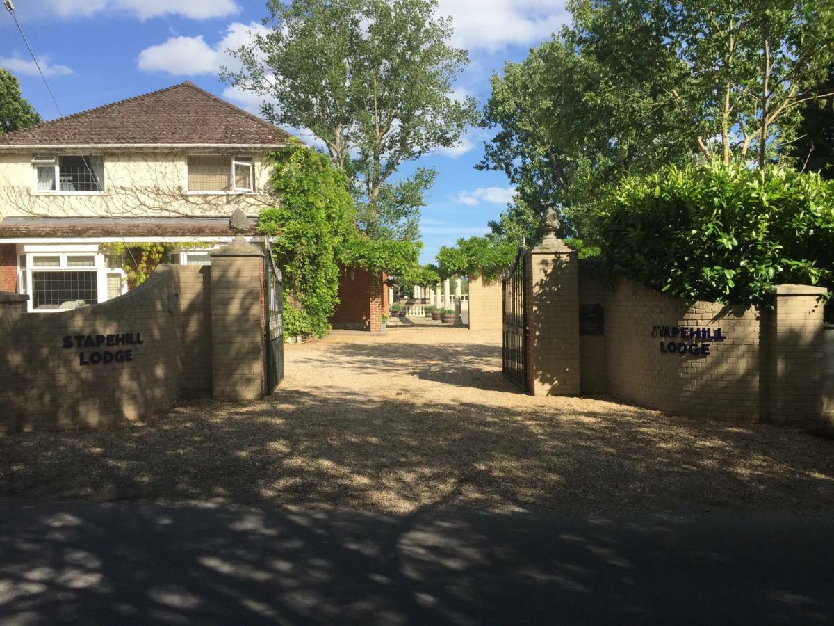 Hampreston Stapehill Lodge B&B מראה חיצוני תמונה