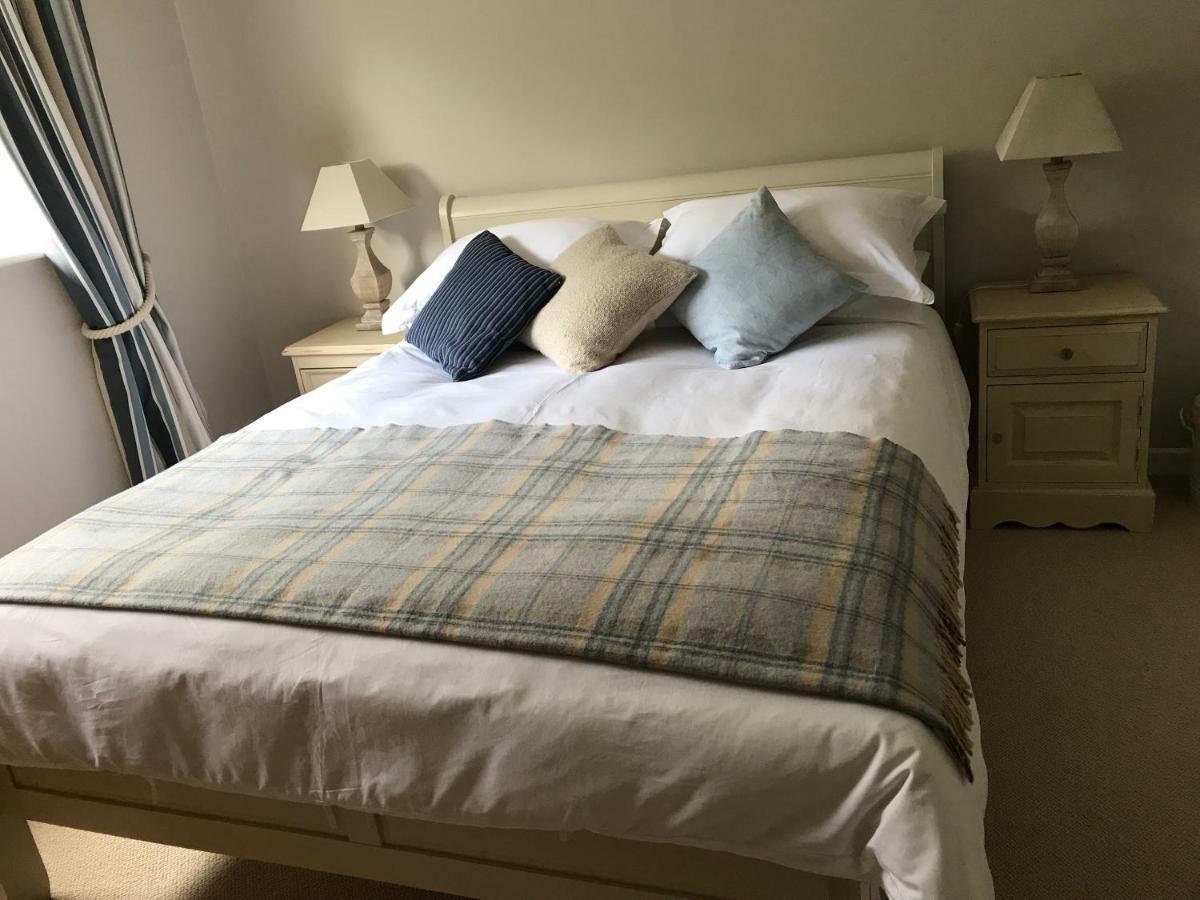 Hampreston Stapehill Lodge B&B מראה חיצוני תמונה