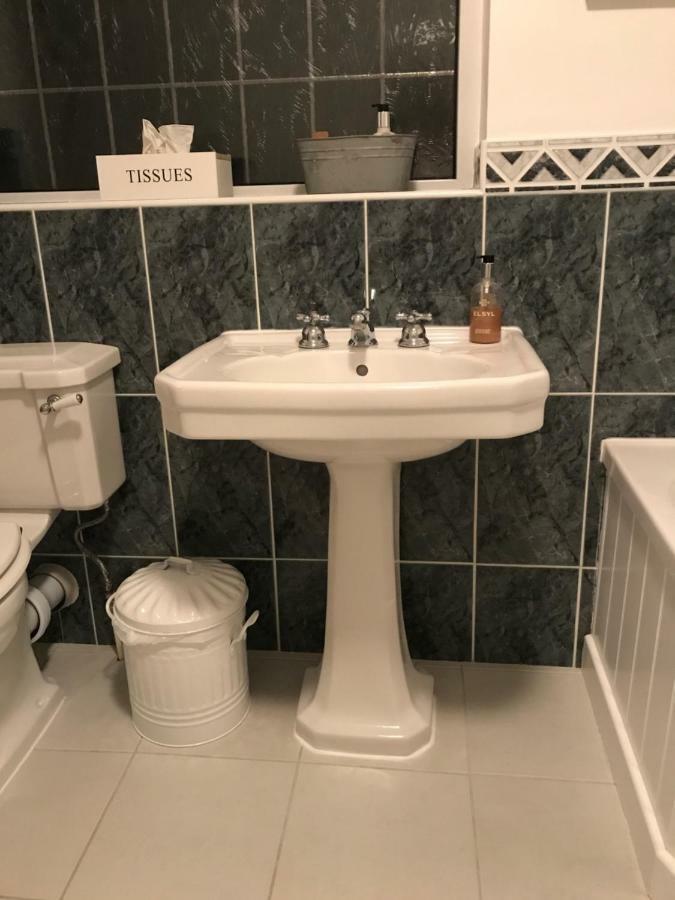 Hampreston Stapehill Lodge B&B מראה חיצוני תמונה