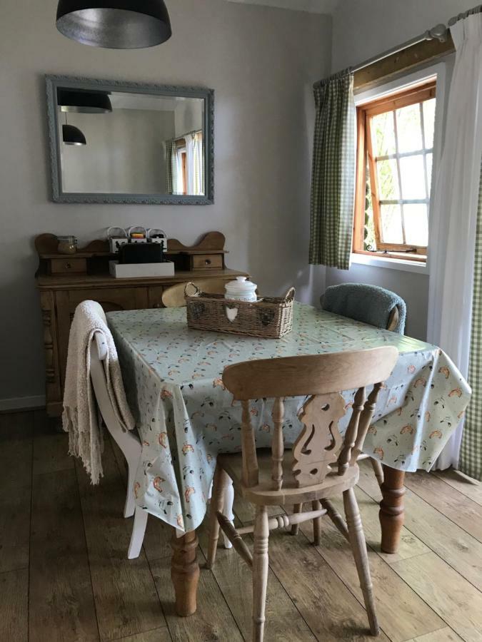 Hampreston Stapehill Lodge B&B מראה חיצוני תמונה