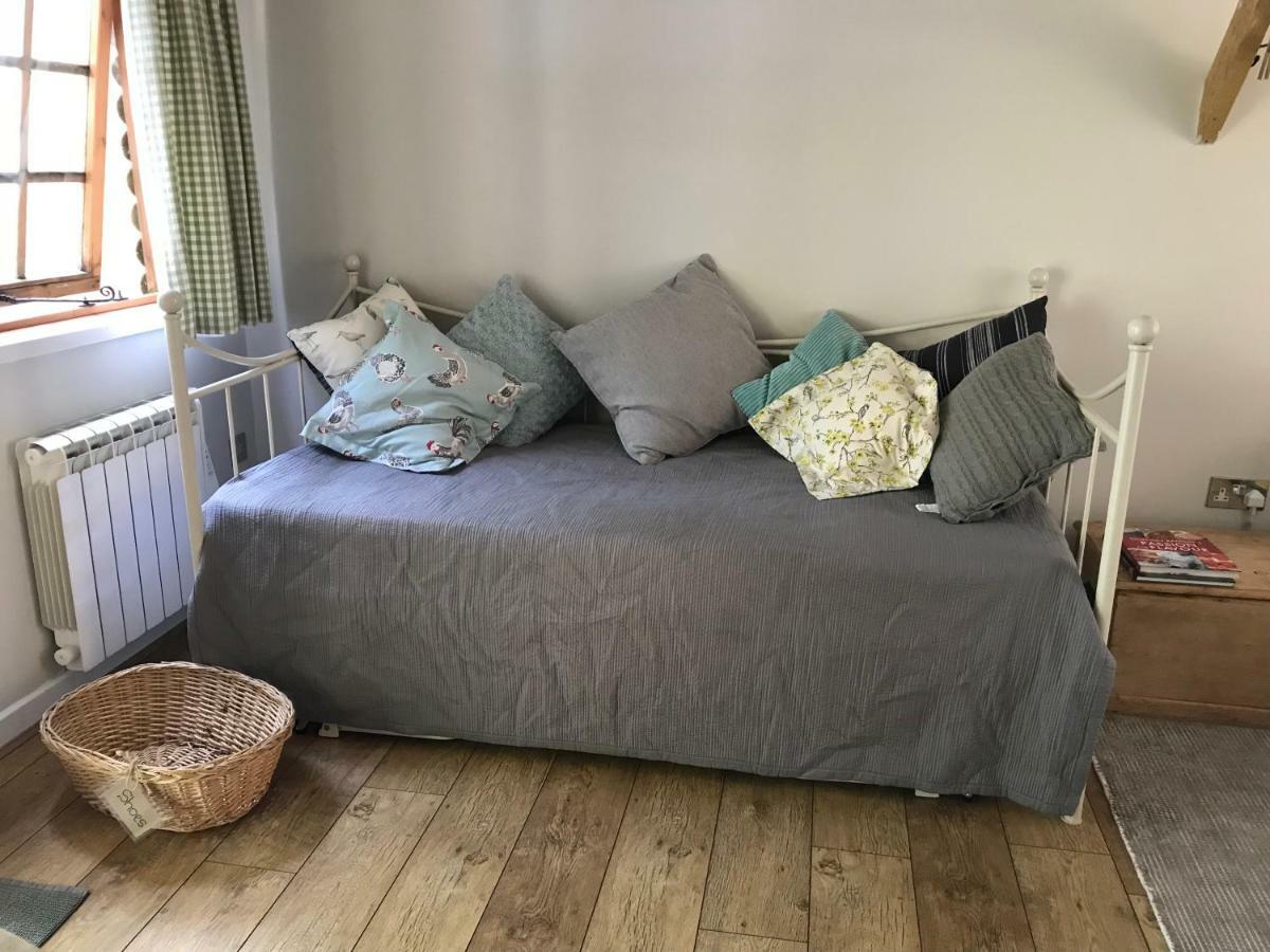 Hampreston Stapehill Lodge B&B מראה חיצוני תמונה