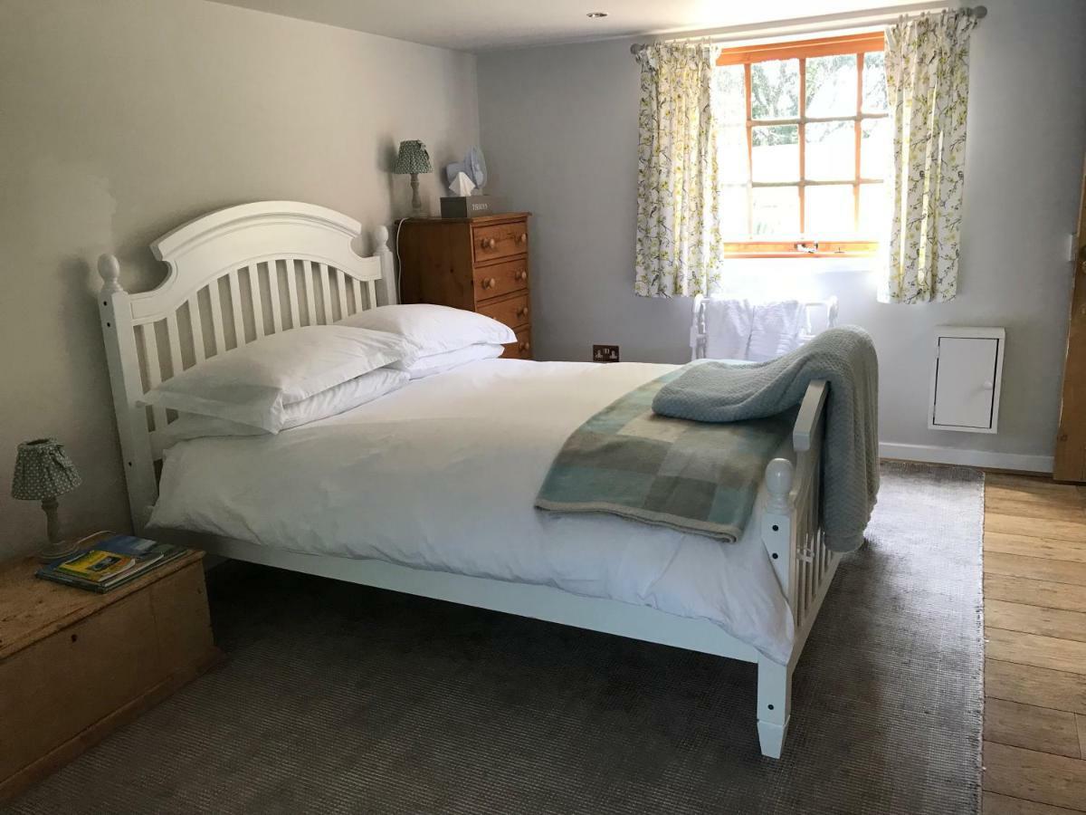 Hampreston Stapehill Lodge B&B מראה חיצוני תמונה