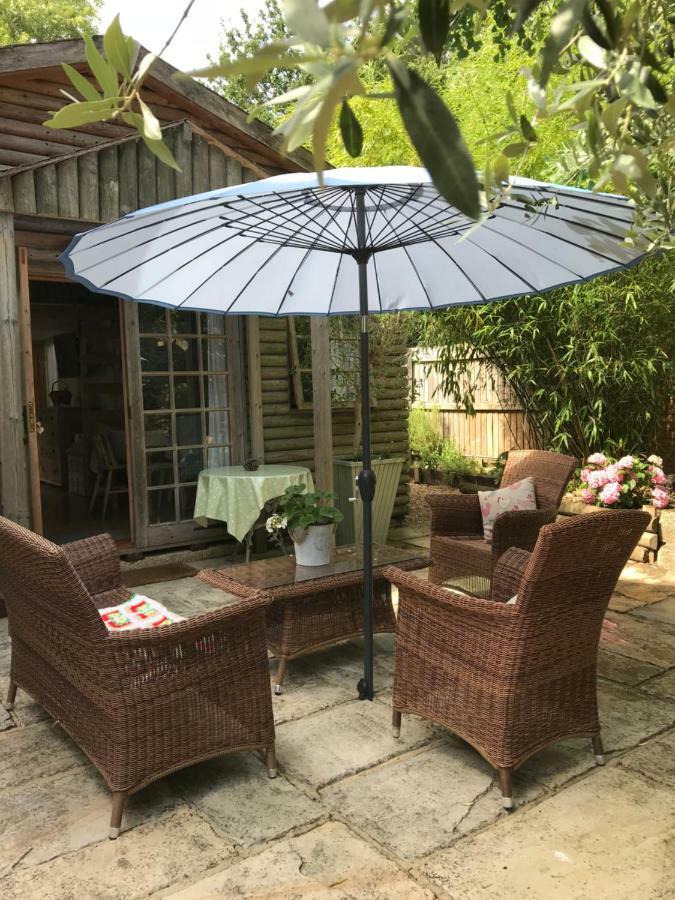Hampreston Stapehill Lodge B&B מראה חיצוני תמונה