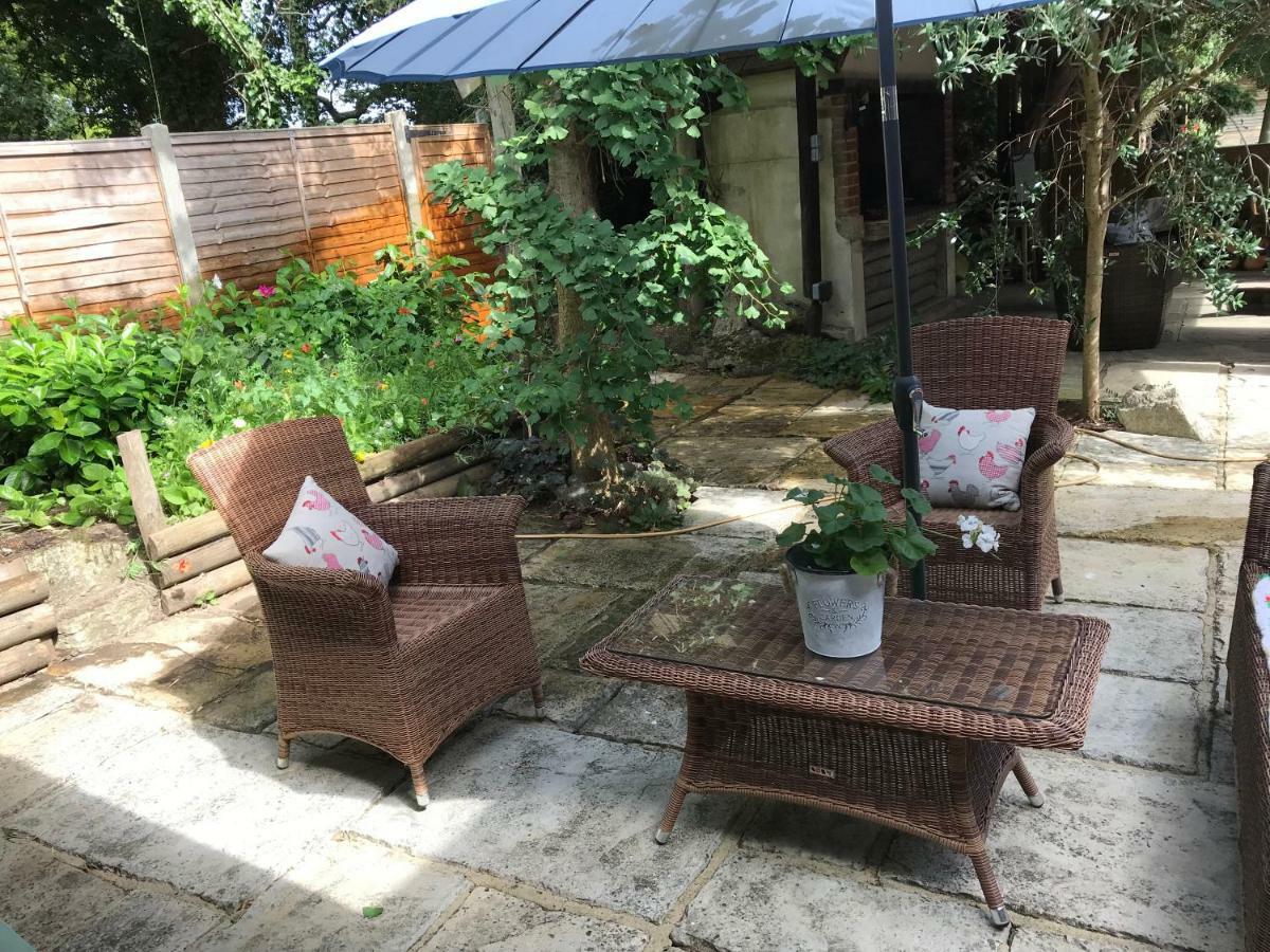 Hampreston Stapehill Lodge B&B מראה חיצוני תמונה