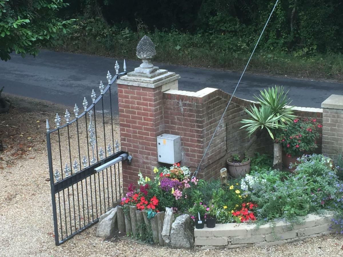 Hampreston Stapehill Lodge B&B מראה חיצוני תמונה