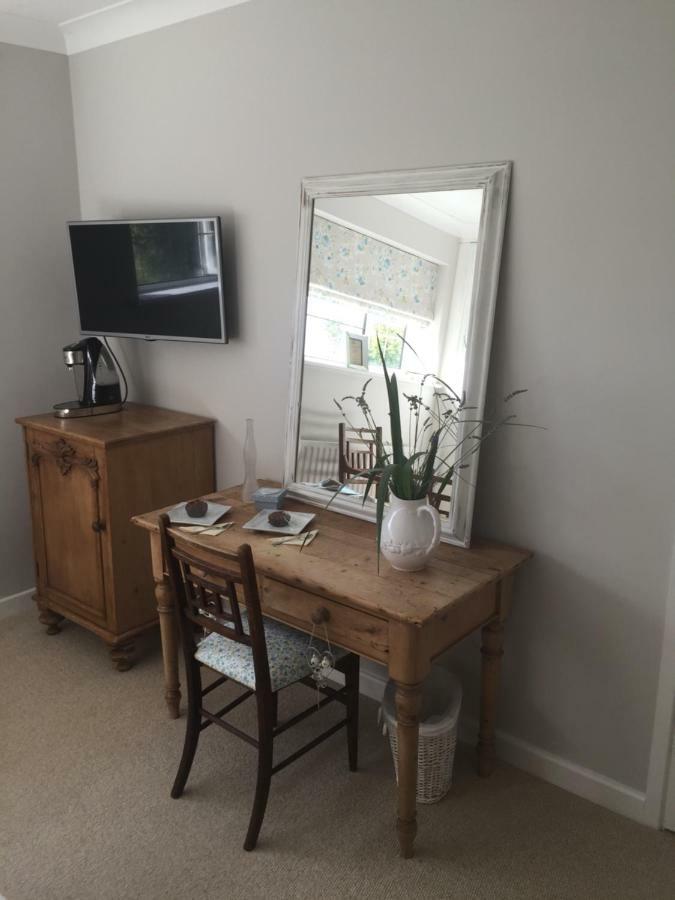 Hampreston Stapehill Lodge B&B מראה חיצוני תמונה